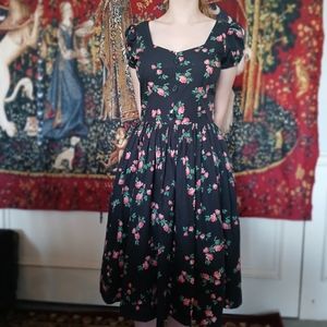 NWOT-Bernie Dexter Florence Dress in Rosebud Print